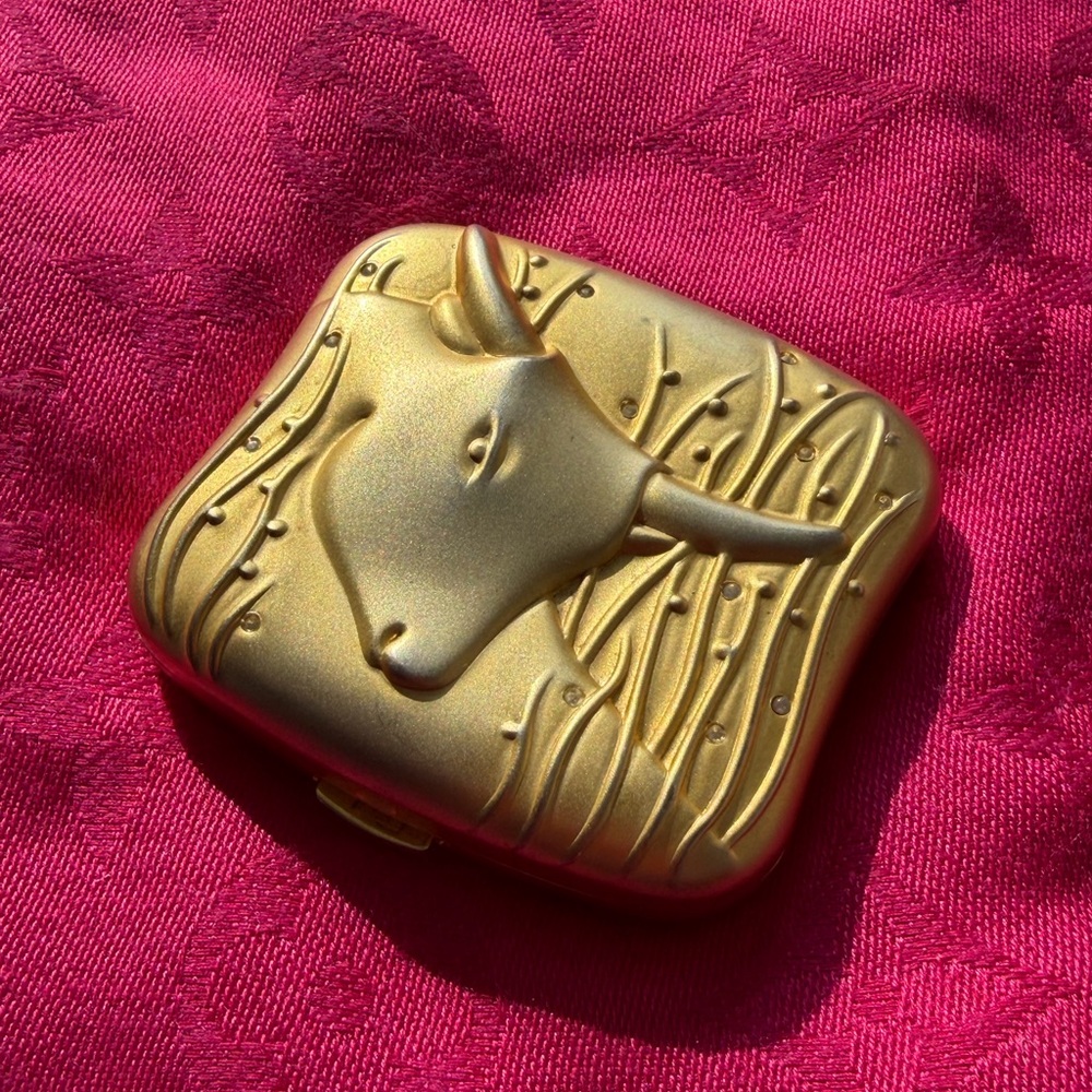 VTG Estee Lauder Zodiac Golden Taurus Goldtone Pressed Powder Compact EMPTY